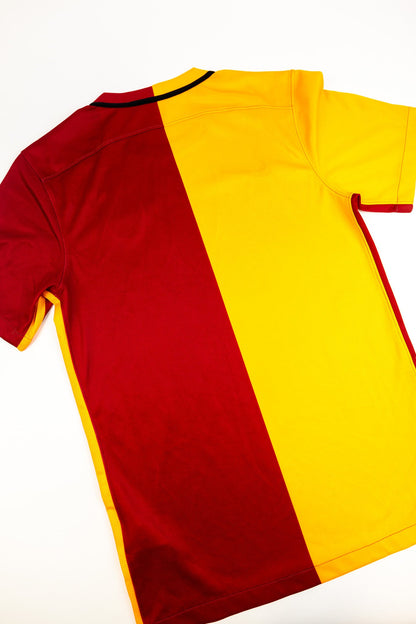 Galatasaray 2015-16 Football Shirt (Small)