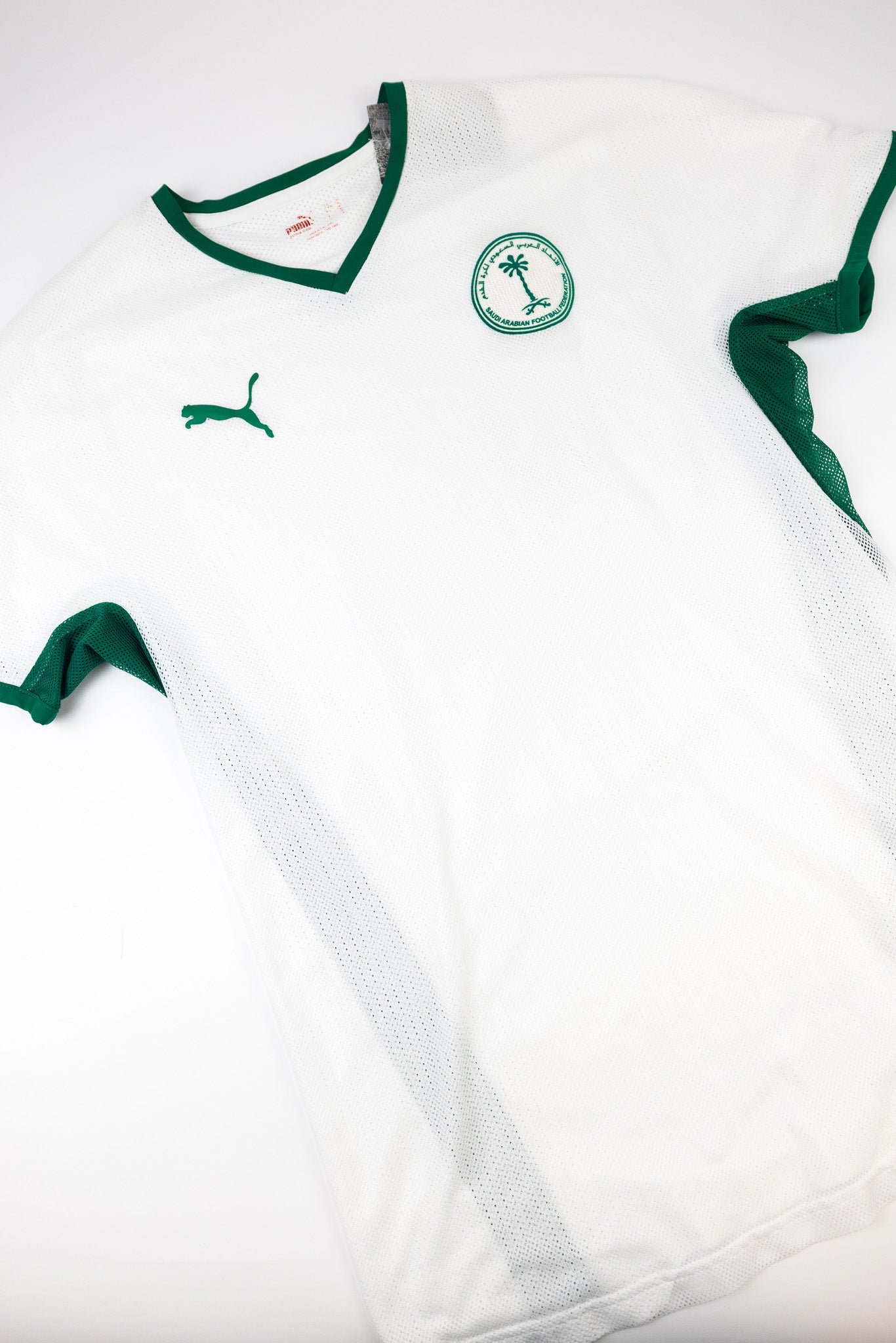 Saudi Arabia 2008-09 Football Shirt (Medium)