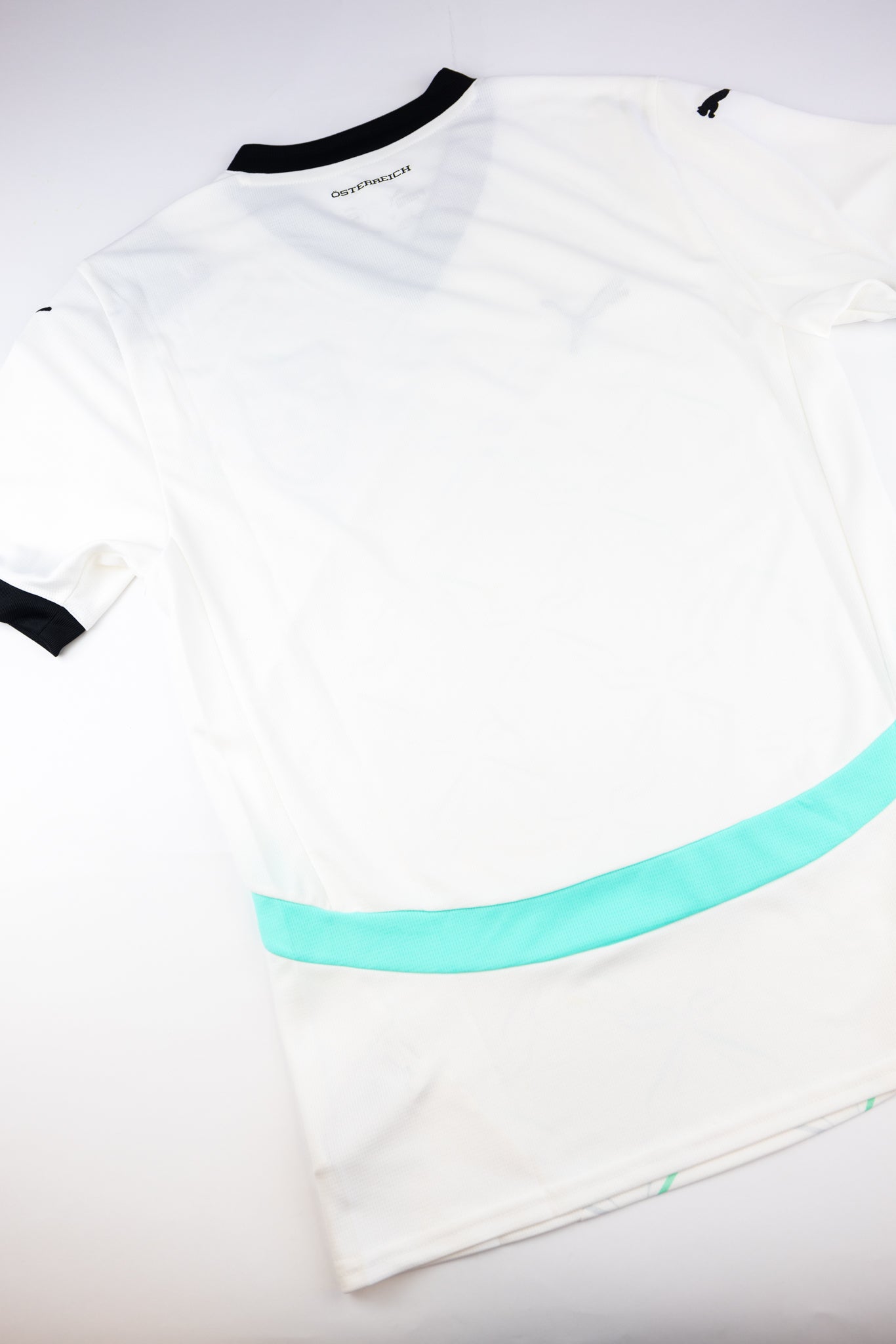 Austria 2024 Football Shirt (Small)