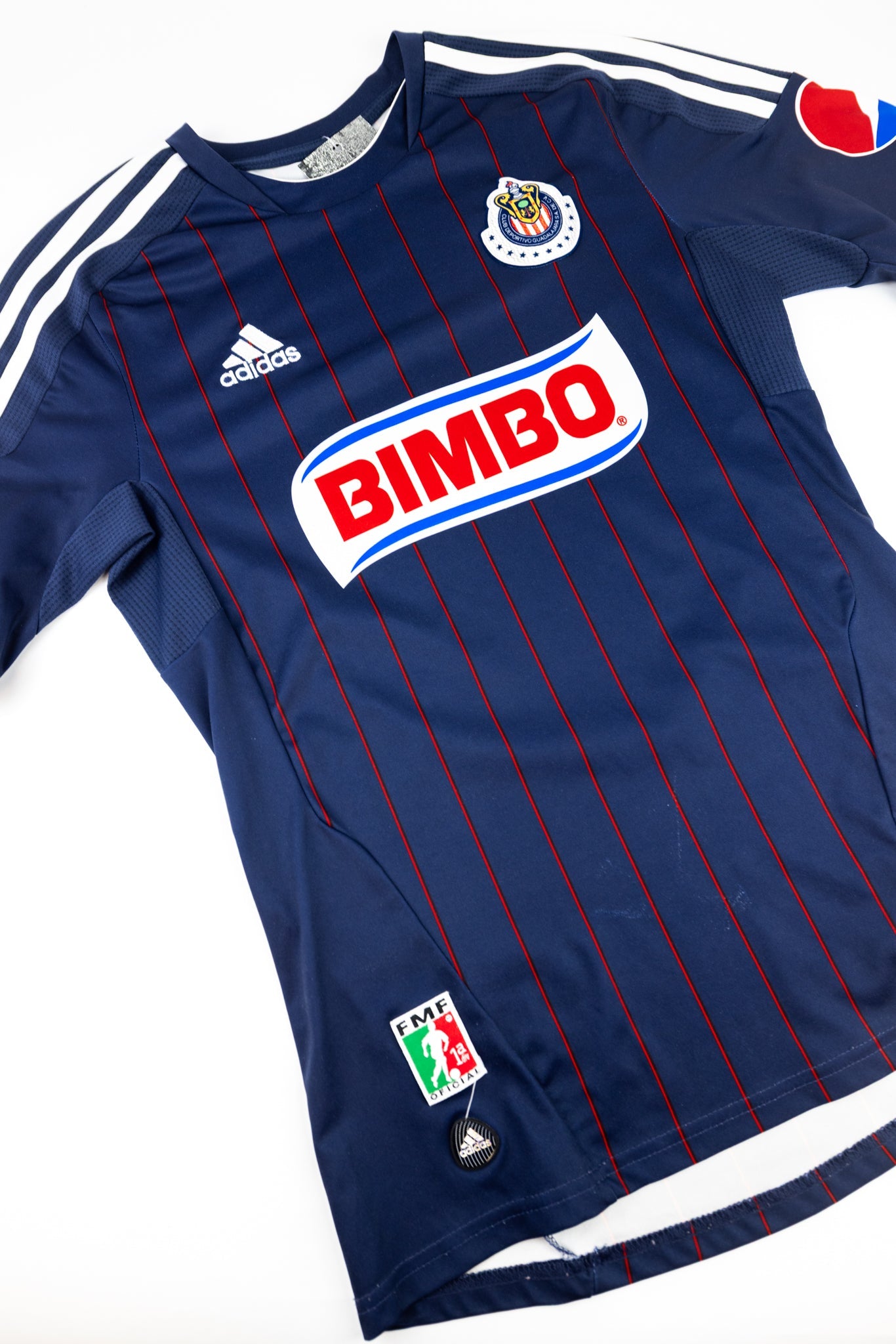 Chivas 2011-12 Football Shirt (Small)