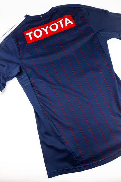 Chivas 2011-12 Football Shirt (Small)