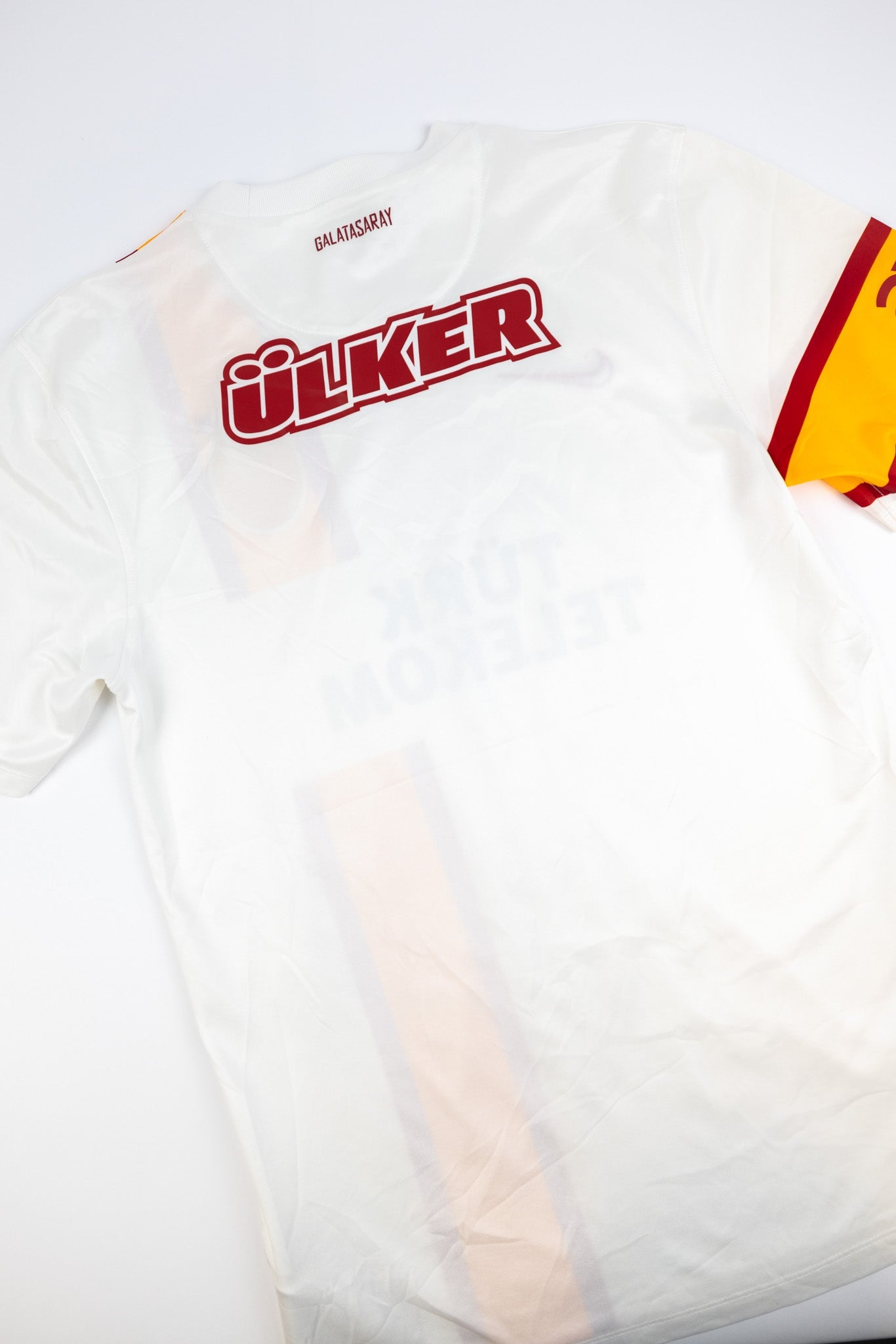 Galatasaray 2012-13 Football Shirt (Small)