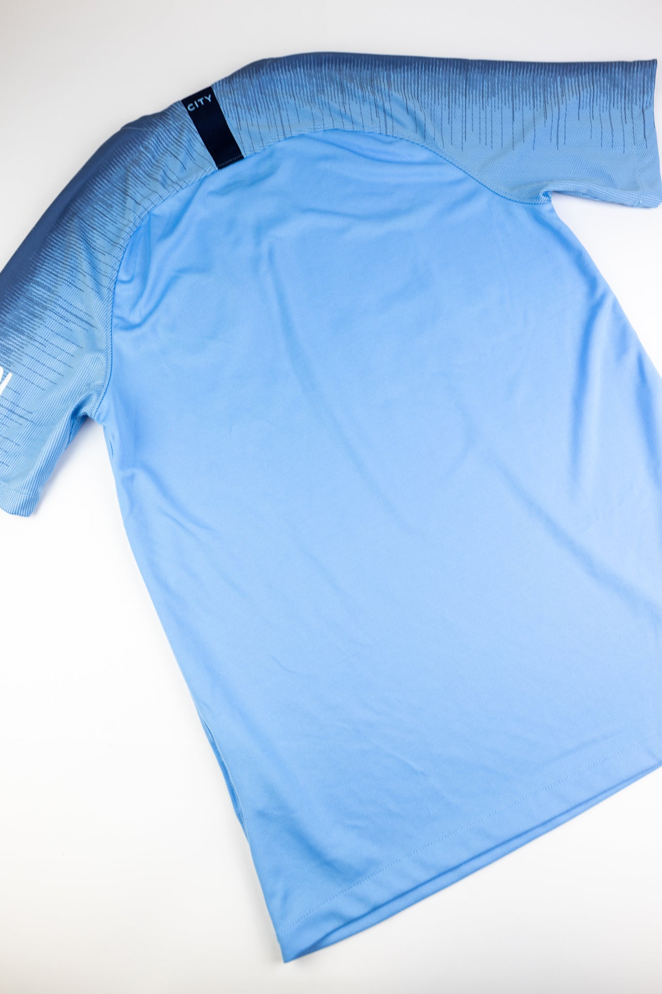 Manchester City 2018-19 Football Shirt (Medium)