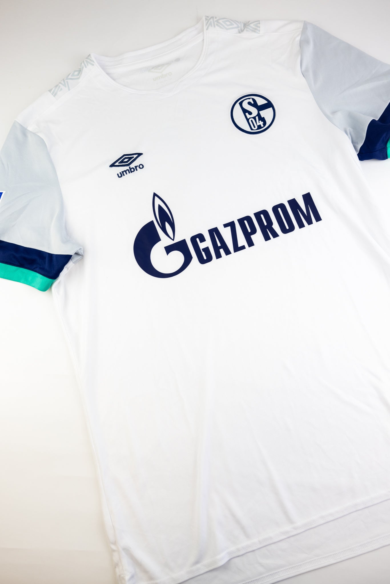 Schalke 04 2019-20 Football Shirt (Large)