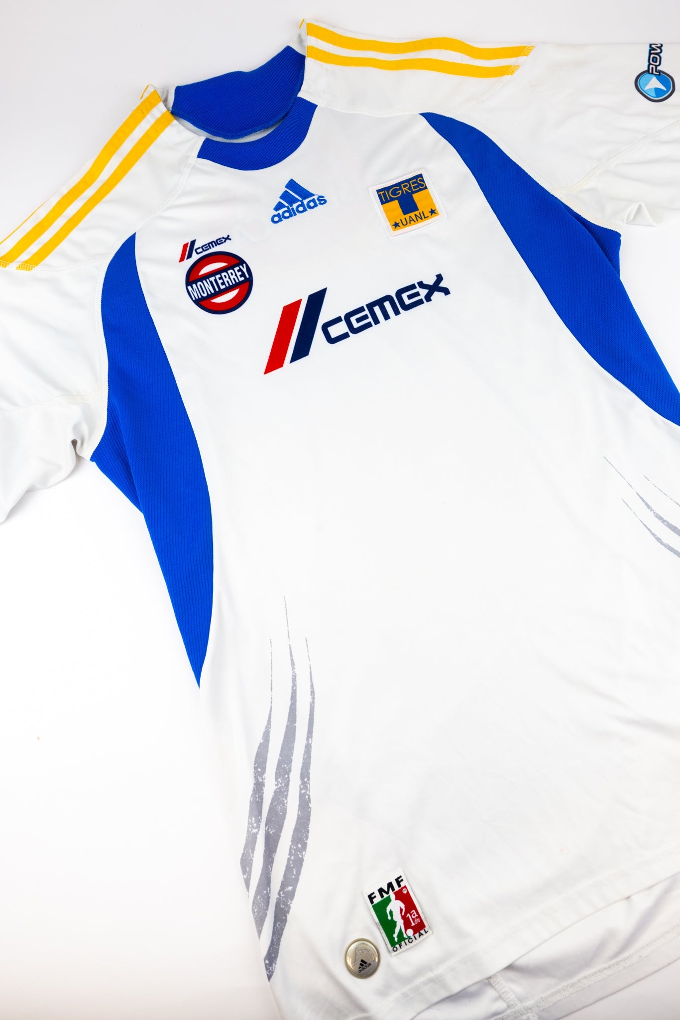 Tigres UANL 2010-11 Football Shirt (Medium)