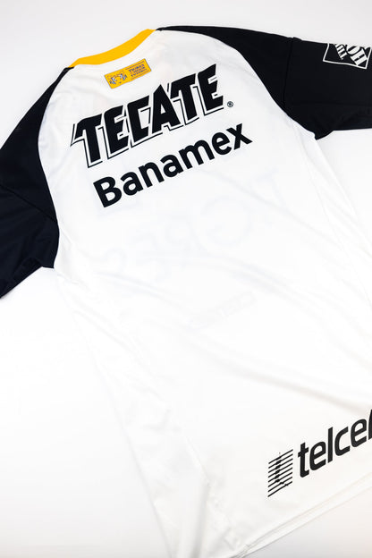 Tigres UANL 2015-16 Football Shirt (Small)