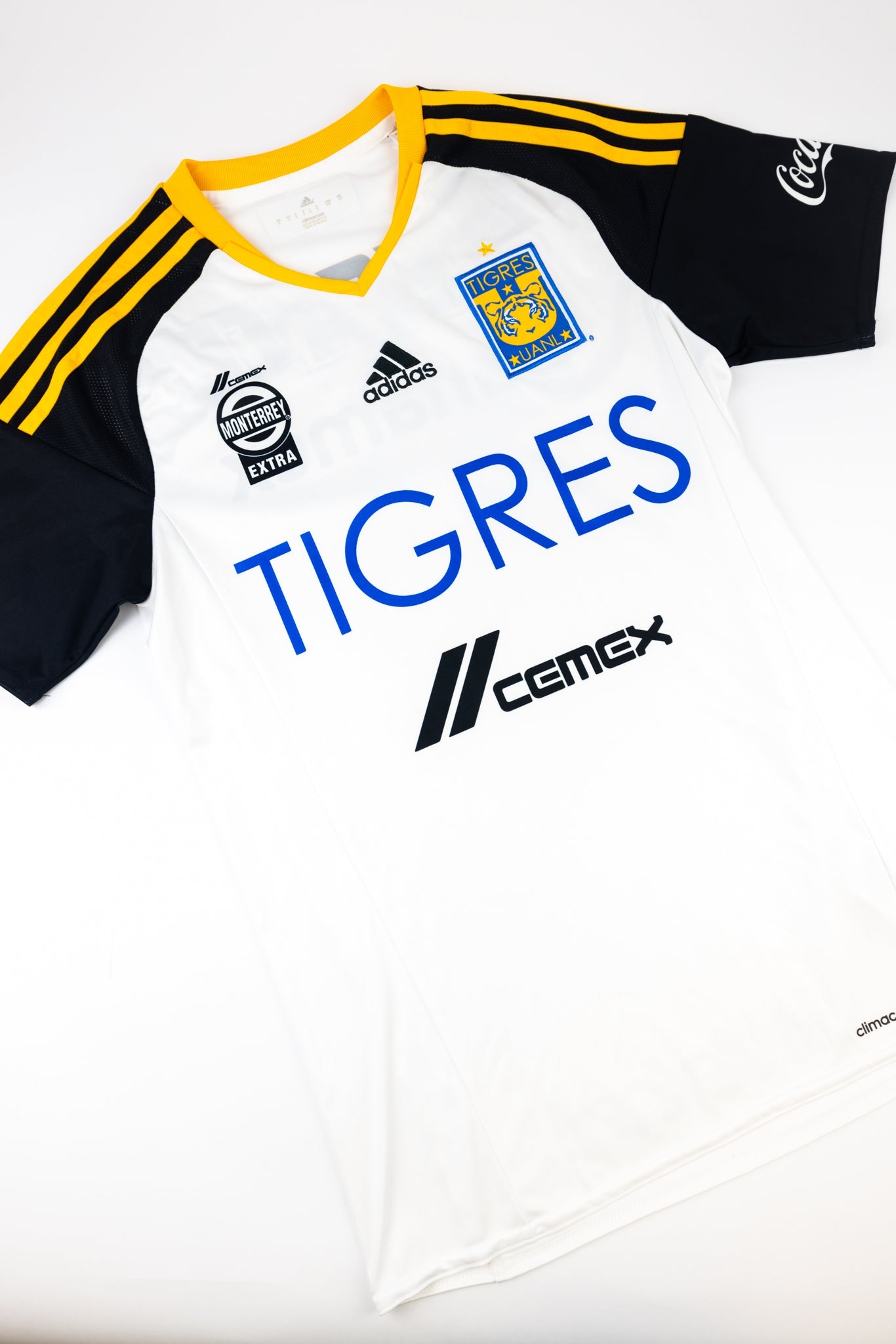 Tigres UANL 2015-16 Football Shirt (Small)